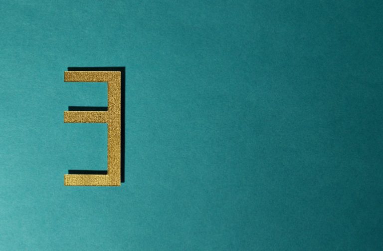 A number "3" on a teal background. drag and drop editor, website builder dashboard, beginner website design