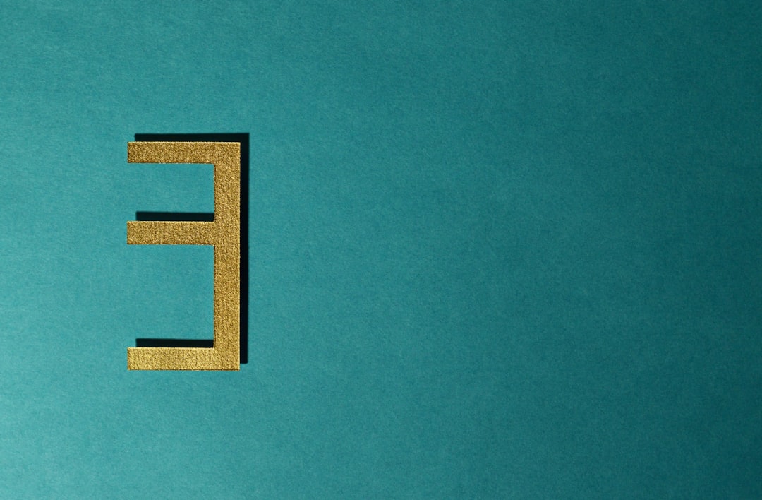 A number "3" on a teal background. drag and drop editor, website builder dashboard, beginner website design