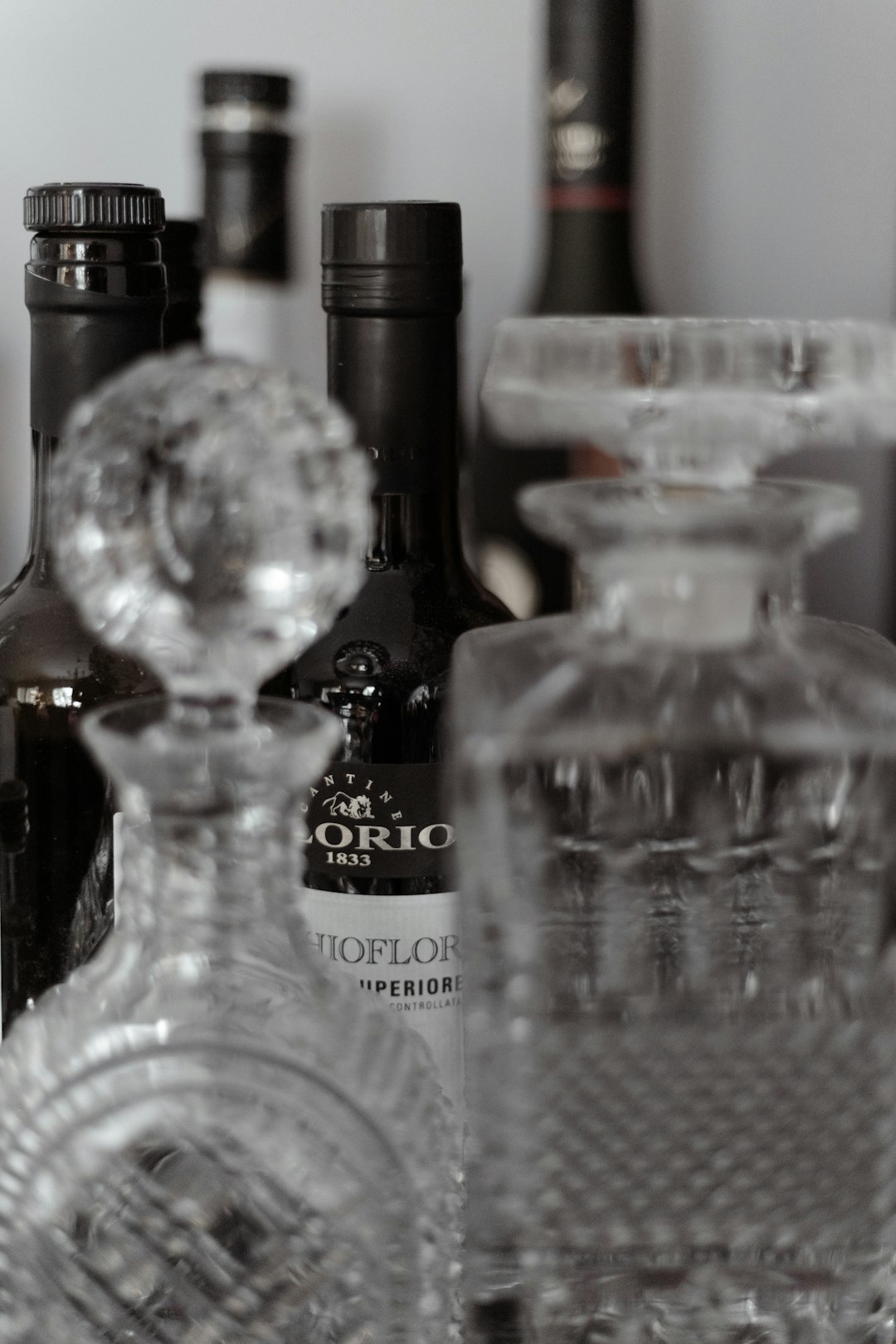 a close up of several bottles of liquor small prosecco bottles, mini sparkling wine, italian prosecco glasses