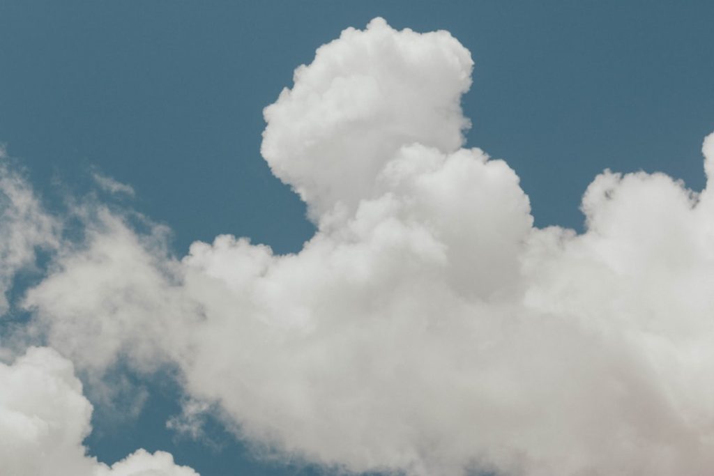 white clouds auto scaling cloud diagram, server scaling illustration, traffic increase decrease arrows