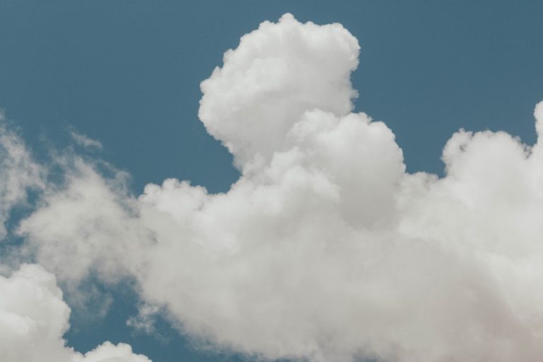 white clouds auto scaling cloud diagram, server scaling illustration, traffic increase decrease arrows