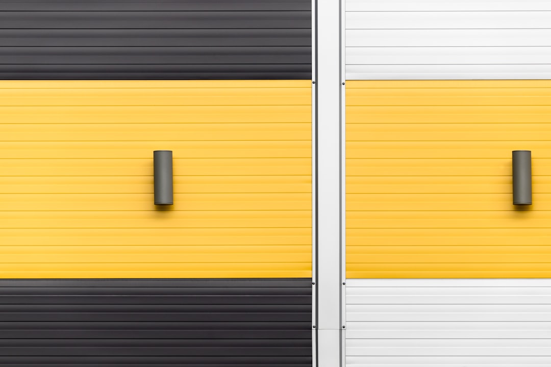 yellow, white, and black panels side by side image comparison screen, quality slider interface, web image optimization tool