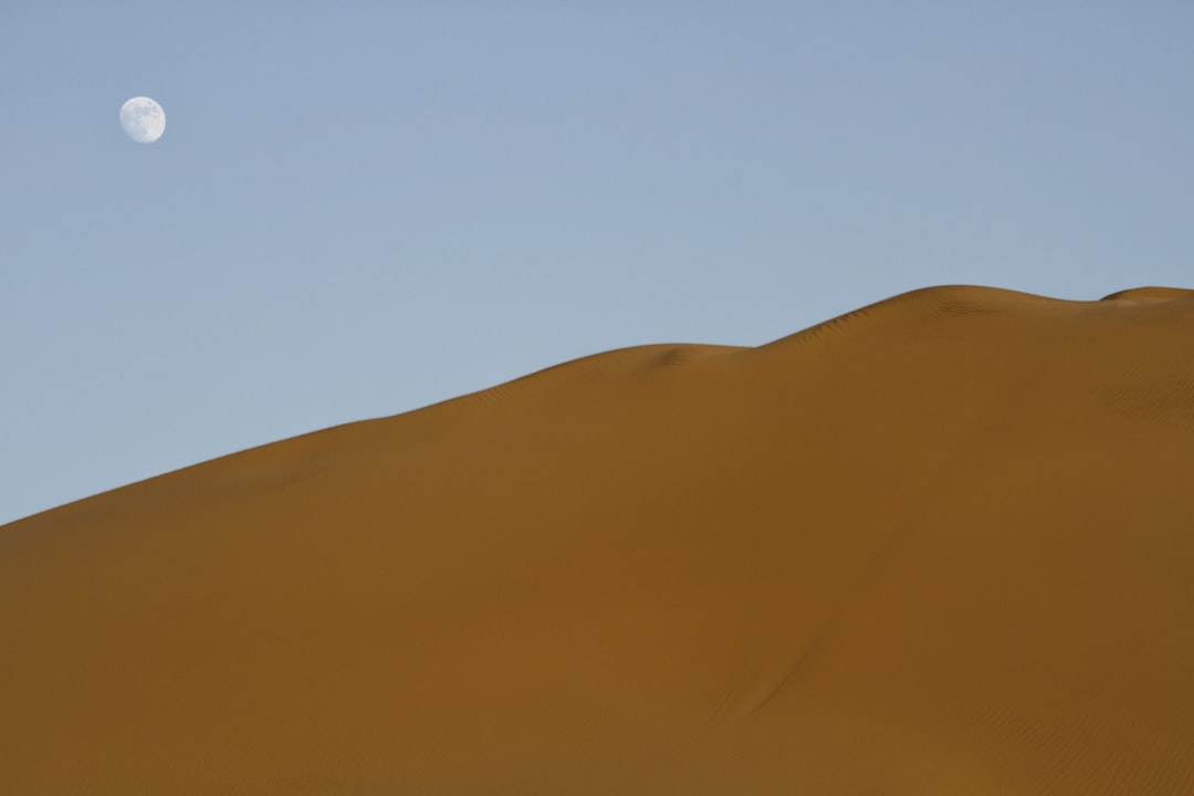 a large sand dune with a half moon in the sky black desert online graphics settings menu, remastered mode option, optimization mode screen