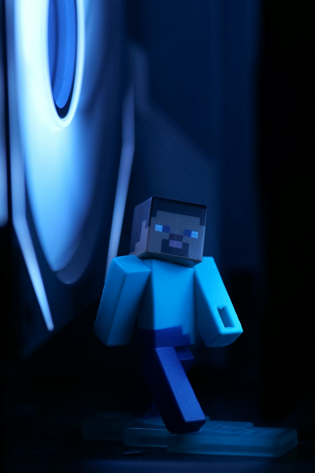 Minecraft character illuminated by blue light minecraft armor stand custom pose, decorated armor stand build, minecraft creative mode armor stand