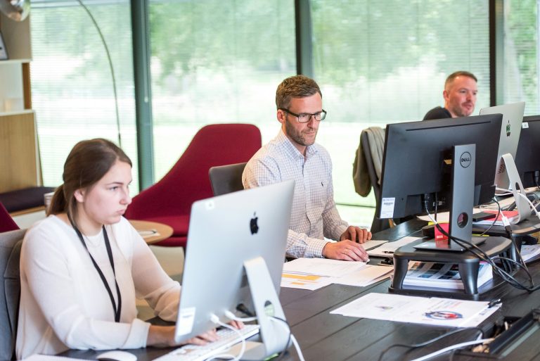 6 AI Helpdesk Tools Like Intercom to Automate Customer Support