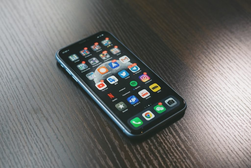 space gray iPhone 6 iphone files app, cloud folders, document sync