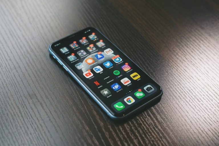 space gray iPhone 6 iphone files app, cloud folders, document sync